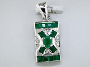 EMERALD & DIAMOND PENDANT