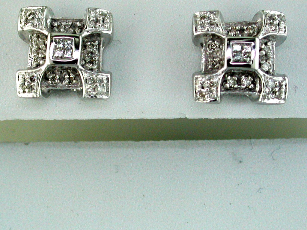DIAMOND EARRING
