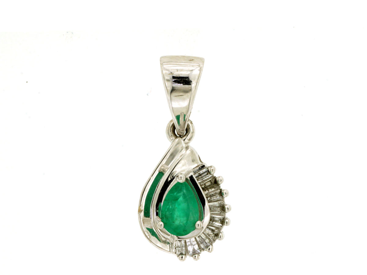 EMERALD & DIAMOND PENDANT