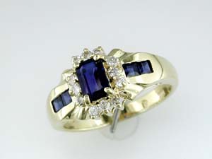 SAPPHIRE & DIAMOND RING
