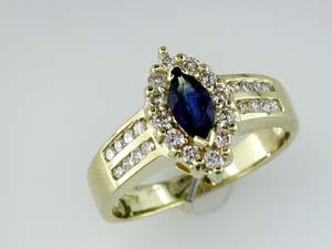 SAPPHIRE & DIAMOND RING