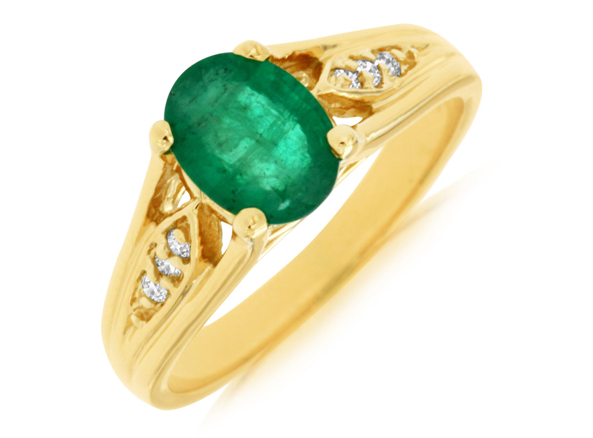 EMERALD & DIAMOND RING