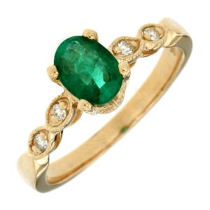 EMERALD & DIAMOND RING