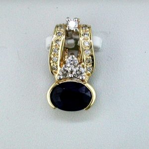 SAPPHIRE & DIAMOND PENDANT