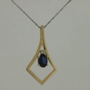 SAPPHIRE & DIAMOND PENDANT