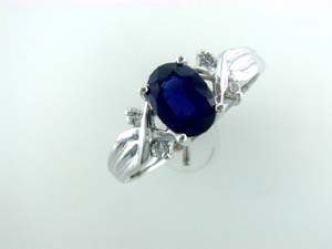 SAPPHIRE & DIAMOND RING