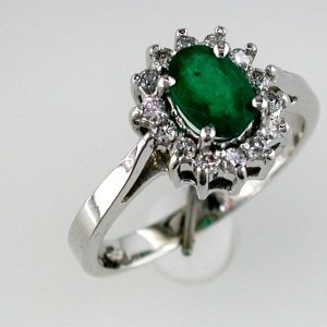 EMERALD & DIAMOND RING