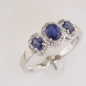 SAPPHIRE & DIAMOND RING