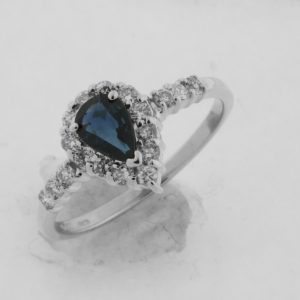 SAPPHIRE & DIAMOND RING