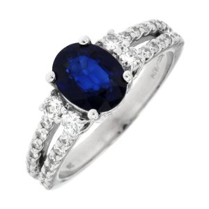 SAPPHIRE & DIAMOND RING