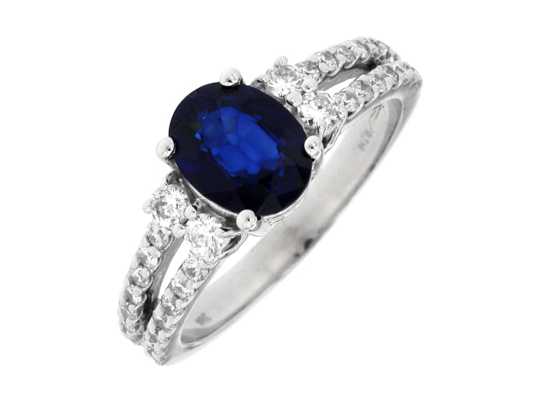 SAPPHIRE & DIAMOND RING