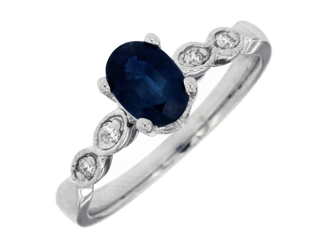 SAPPHIRE & DIAMOND RING