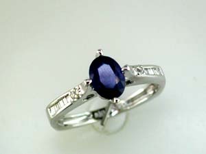 SAPPHIRE & DIAMOND RING