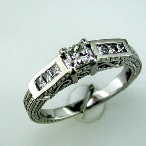DIAMOND ENGAGEMENT RING
