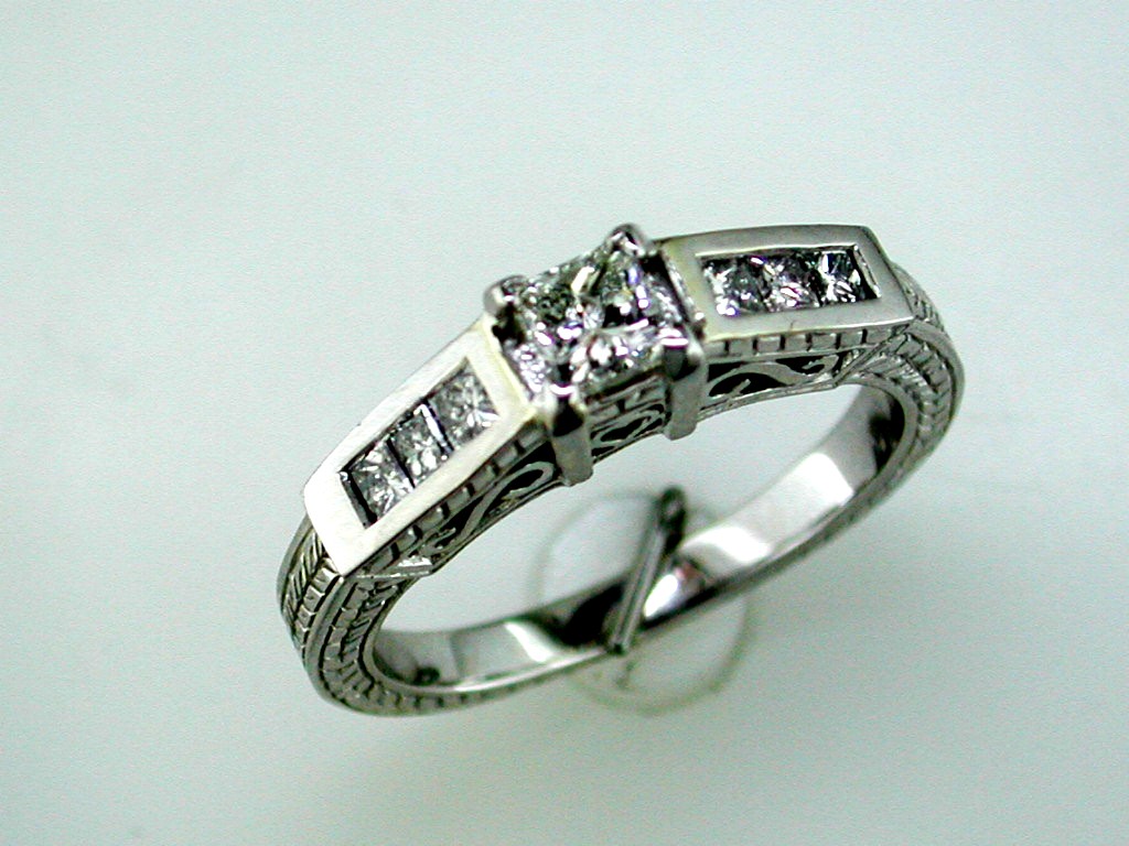 DIAMOND ENGAGEMENT RING
