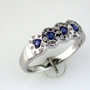 SAPPHIRE & DIA HEART RING