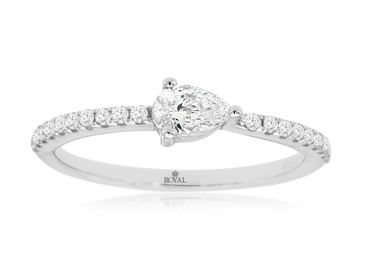 DIAMOND ENGAGEMENT RING