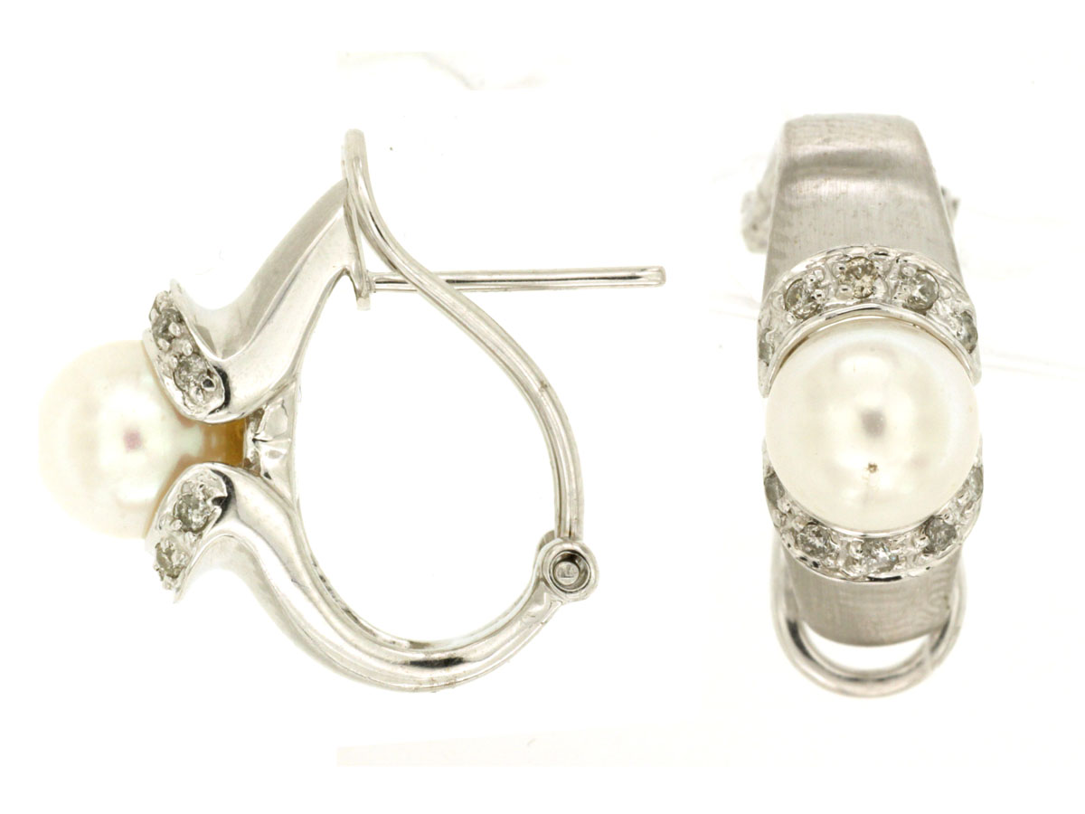 DIAMOND & PEARL EARRING