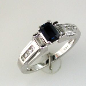 SAPPHIRE & DIAMOND RING