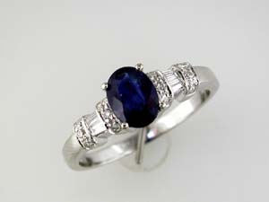 SAPPHIRE & DIAMOND RING