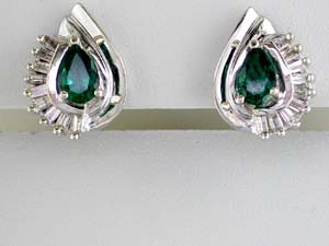 EMERALD & DIAMOND EARRING