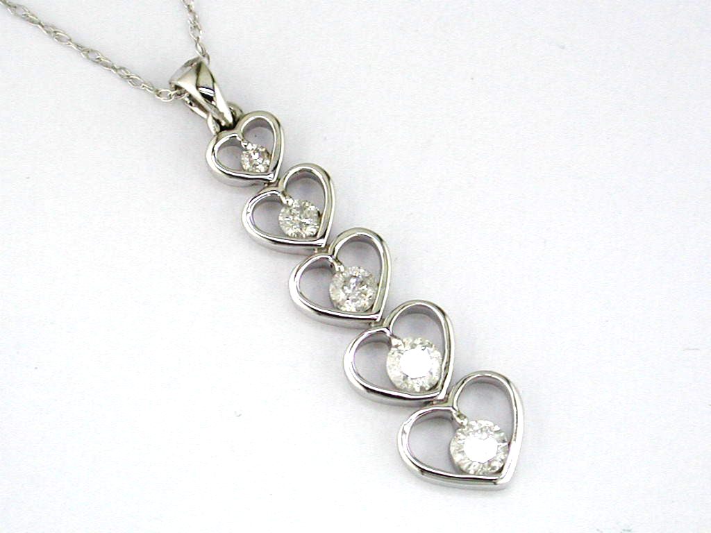 DIAMOND HEART PENDANT