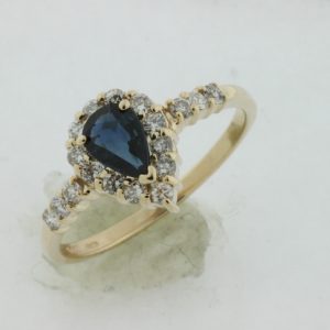 SAPPHIRE & DIAMOND RING