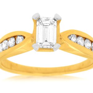 DIAMOND ENGAGEMENT RING