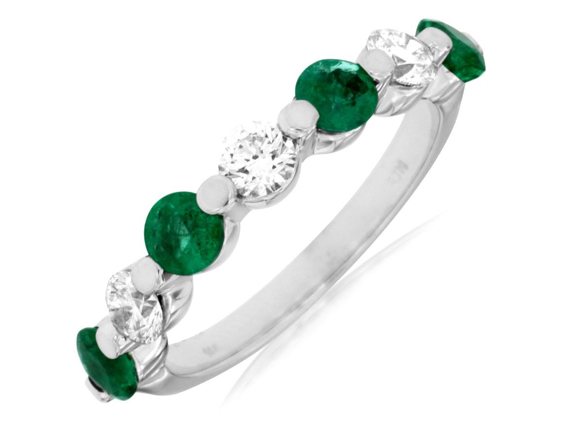 EMERALD & DIAMOND RING