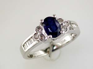 SAPPHIRE & DIAMOND RING