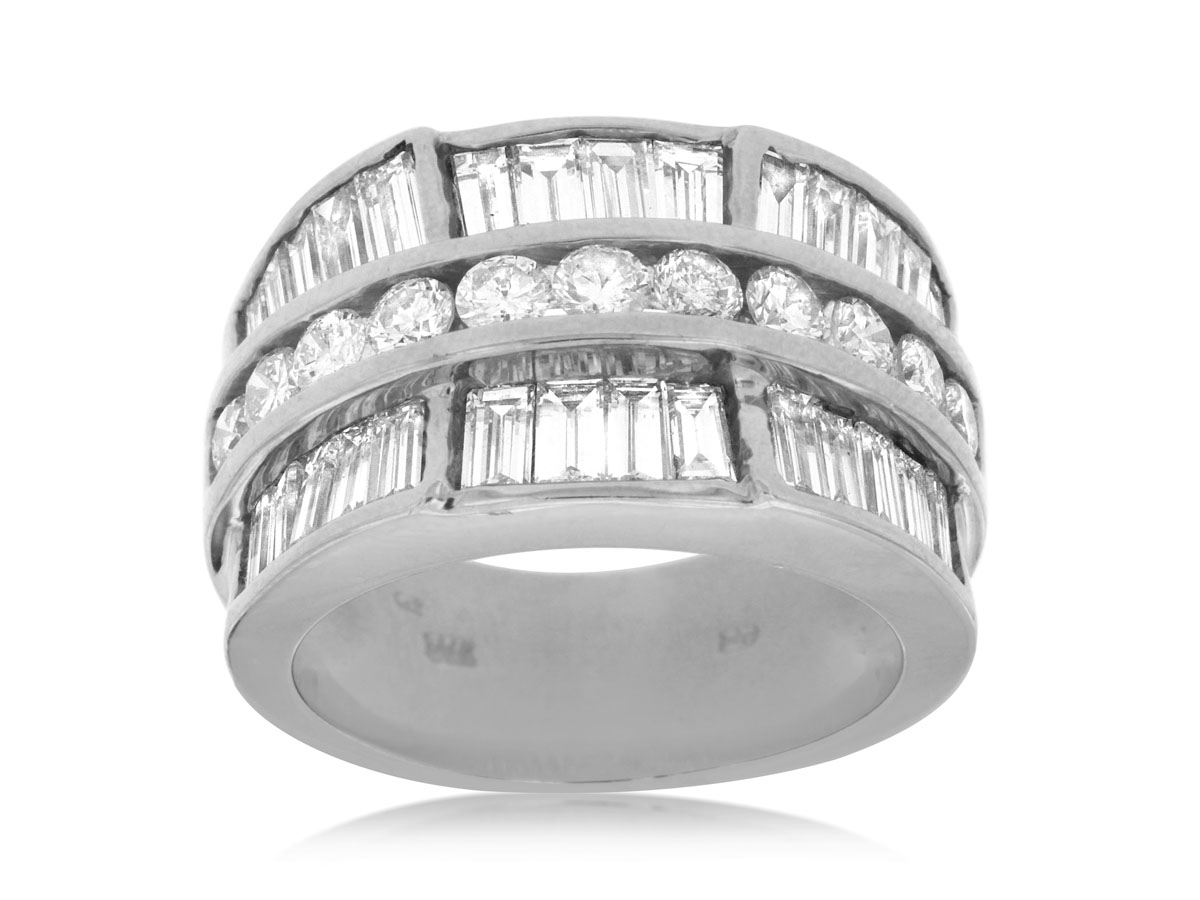 DIAMOND RING