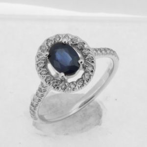 SAPPHIRE & DIAMOND RING