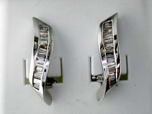 DIAMOND EARRING