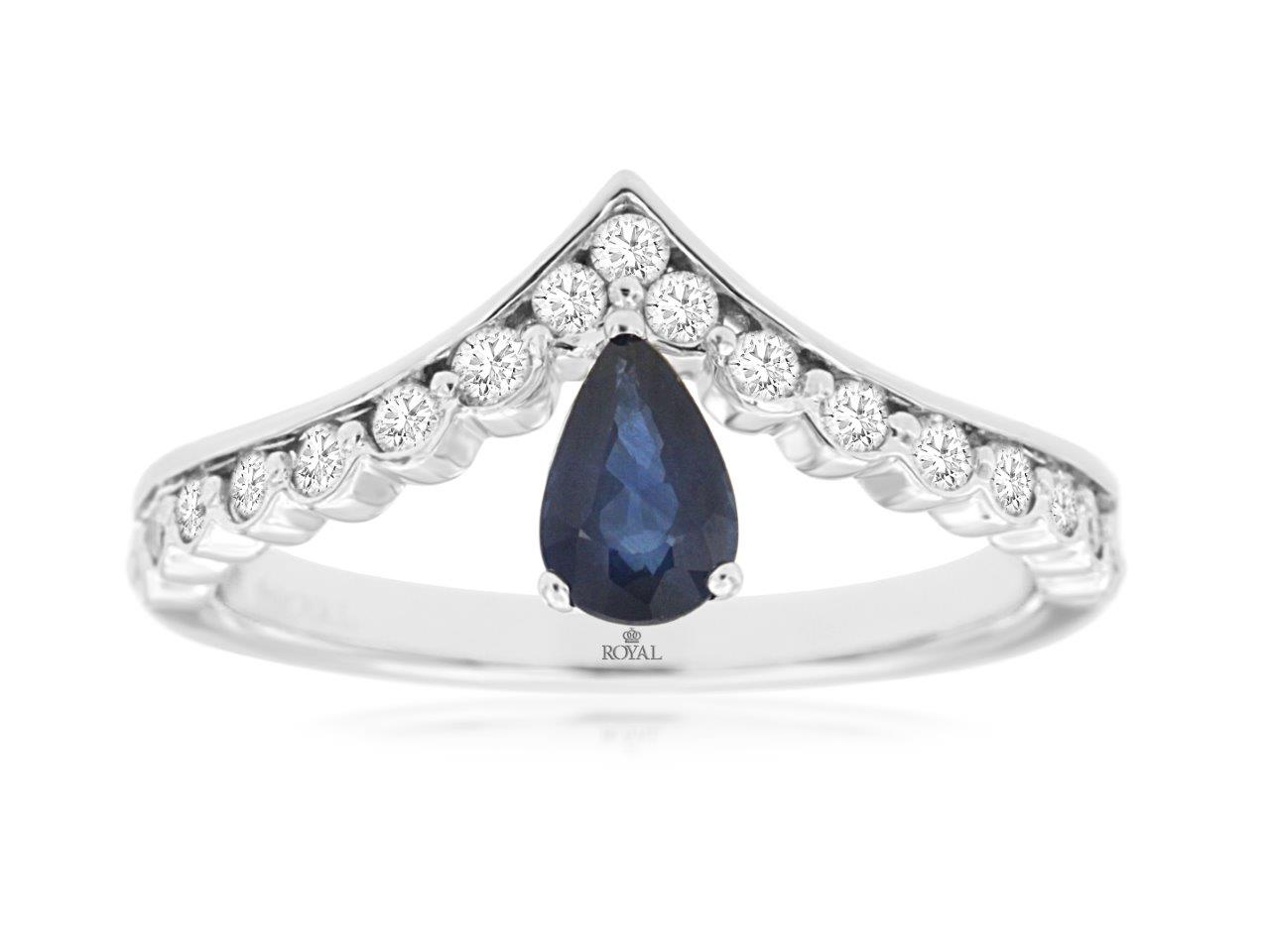 SAPPHIRE & DIAMOND RING