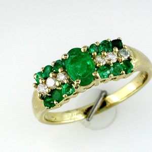 EMERALD & DIAMOND RING