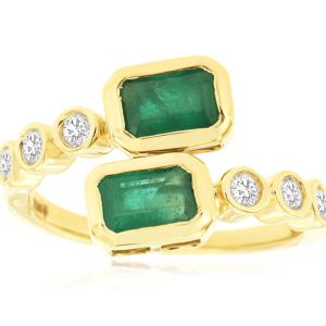 EMERALD & DIAMOND RING