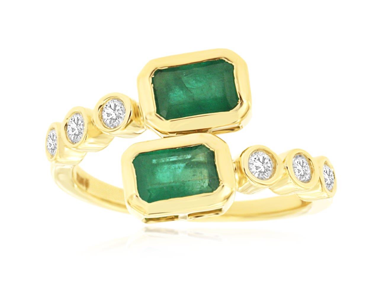 EMERALD & DIAMOND RING