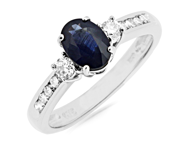 SAPPHIRE & DIAMOND RING
