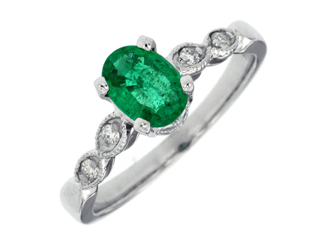 EMERALD & DIAMOND RING