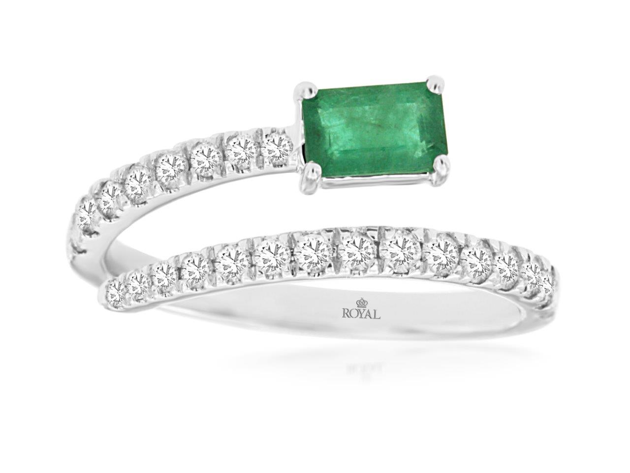 EMERALD & DIAMOND RING