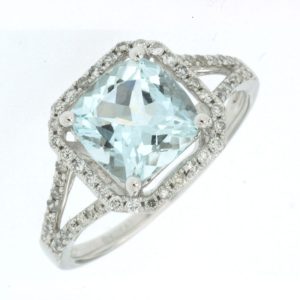 AQUAMARINE & DIAMOND RING
