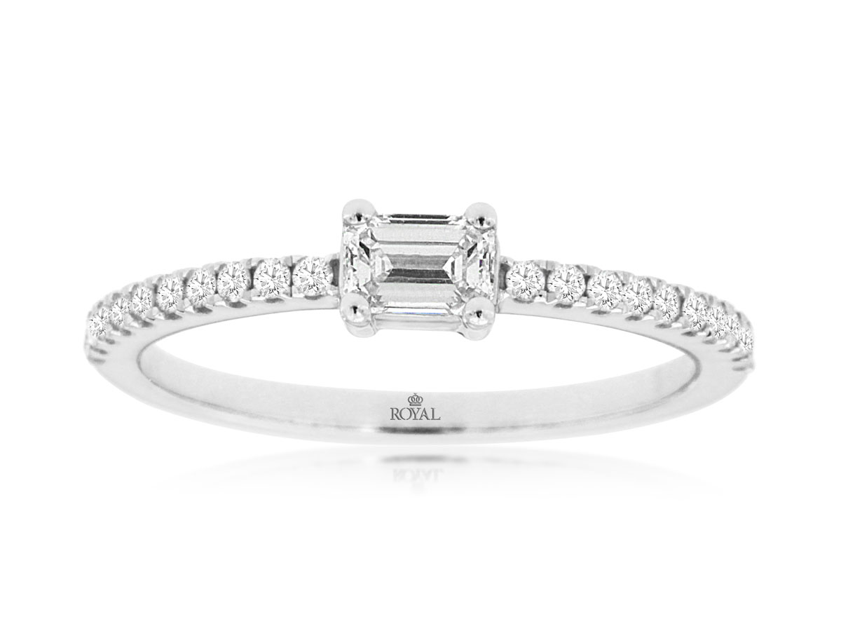 DIAMOND ENGAGEMENT RING