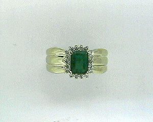 EMERALD & DIAMOND RING