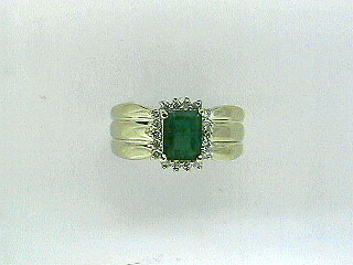 EMERALD & DIAMOND RING