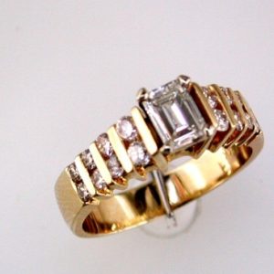 DIAMOND ENGAGEMENT RING