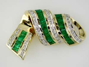 EMERALD & DIAMOND PENDANT