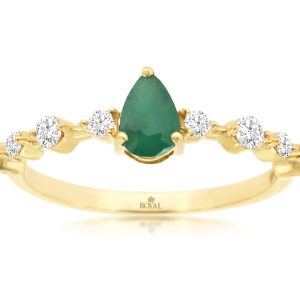 EMERALD & DIAMOND RING