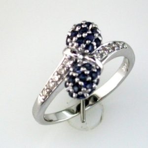 SAPPHIRE & DIAMOND RING