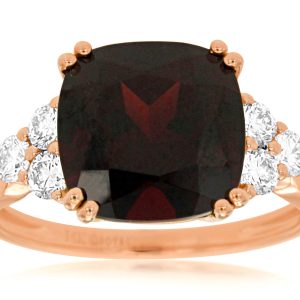 GARNET & DIAMOND RING