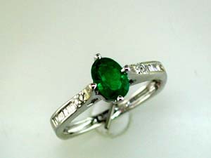 EMERALD & DIAMOND RING
